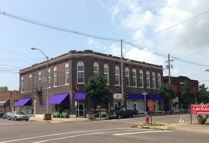 Отель The Holy Moly Blues Central