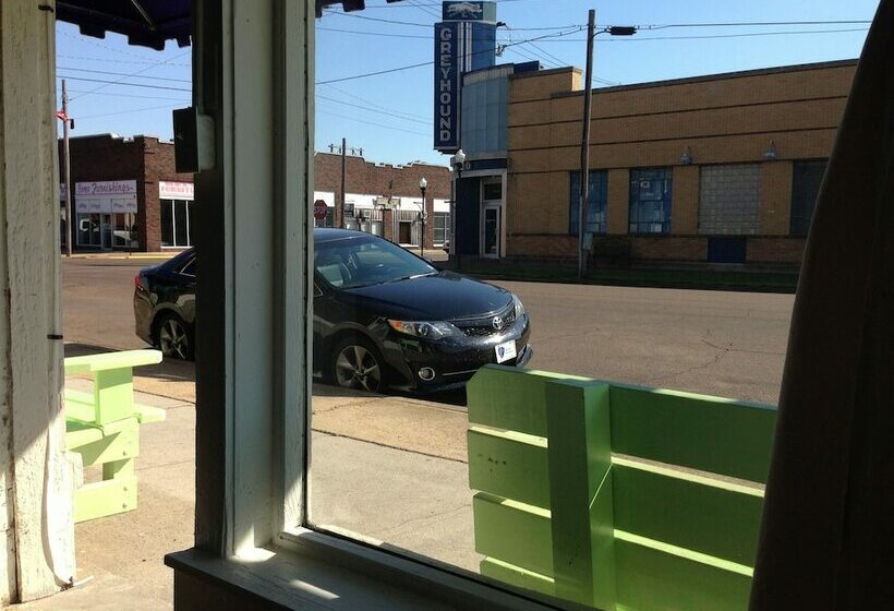 Отель The Holy Moly Blues Central