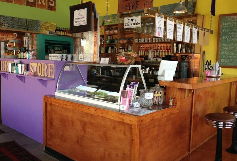 Отель The Holy Moly Blues Central