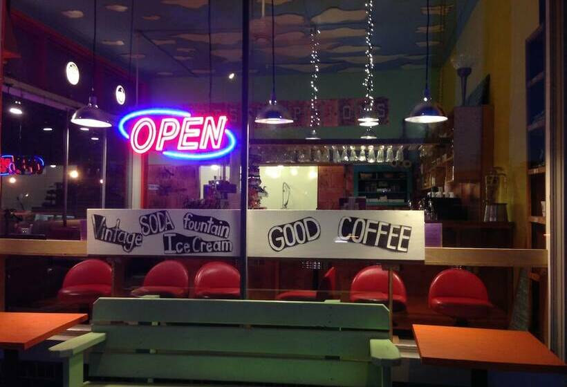 Отель The Holy Moly Blues Central