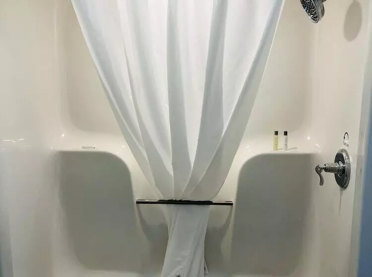 Hotelli The Pines Country Inn