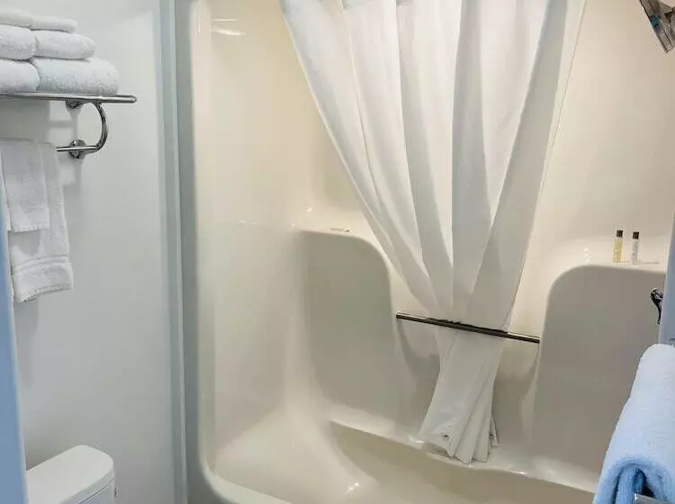 Hotelli The Pines Country Inn