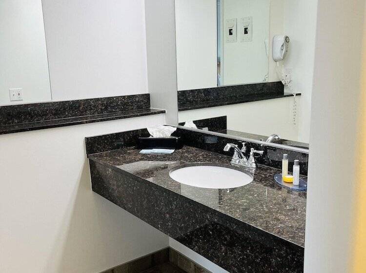 Szálloda The Pines Country Inn