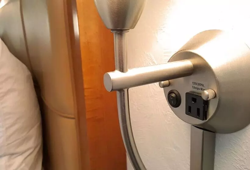 Hotelli The Pines Country Inn