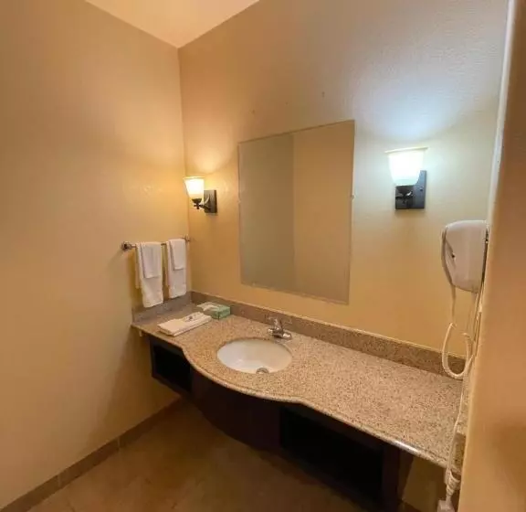 Motelli Sunbridge Inn And Suites