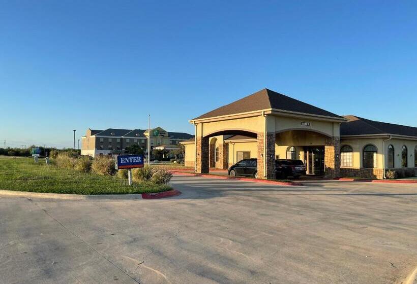 モーテル Sunbridge Inn And Suites