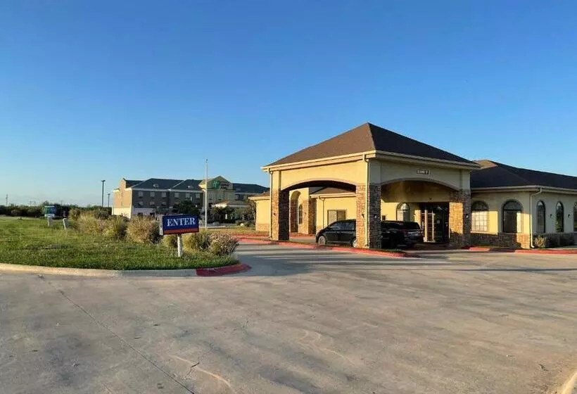 Motelli Sunbridge Inn And Suites