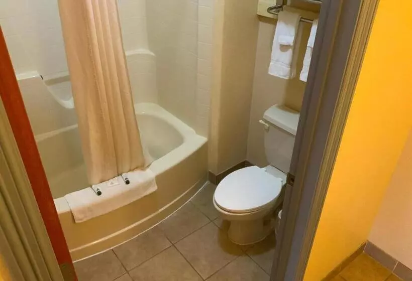 Motelli Sunbridge Inn And Suites