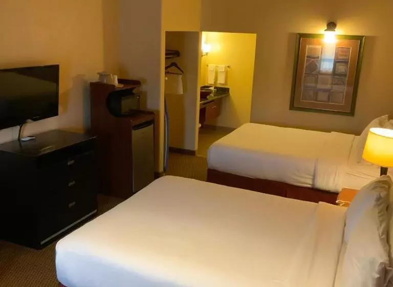 Motelli Sunbridge Inn And Suites