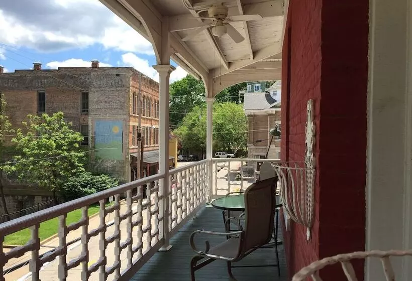 ペンション Elmwood House