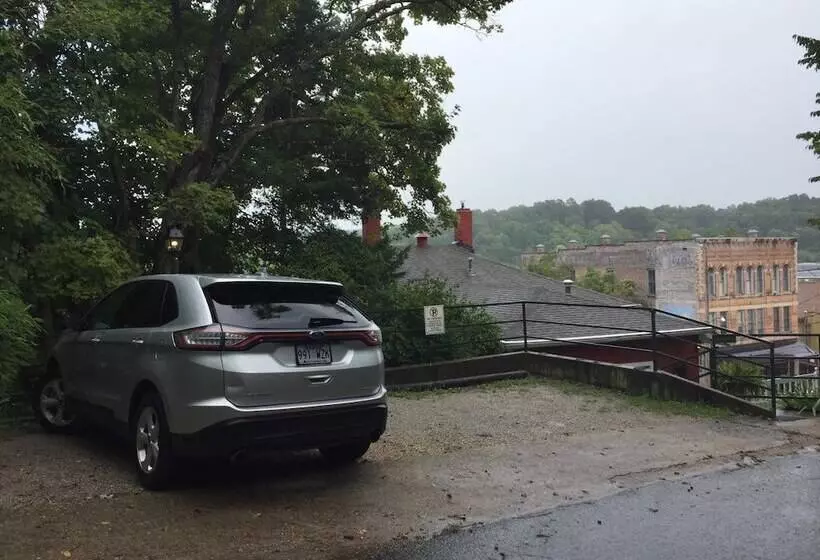 ペンション Elmwood House