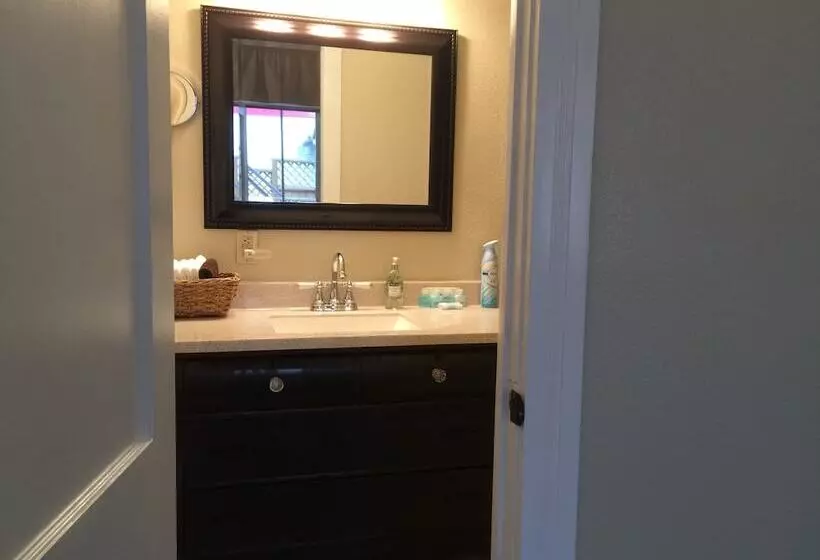 ペンション Elmwood House