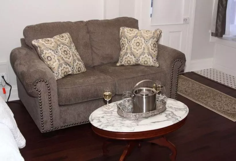 ペンション Elmwood House