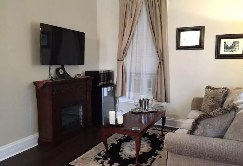 ペンション Elmwood House