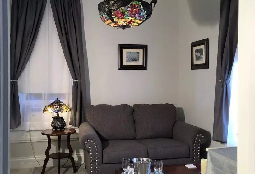 ペンション Elmwood House