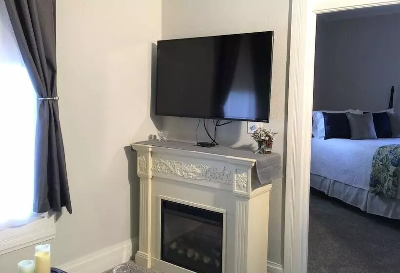 ペンション Elmwood House