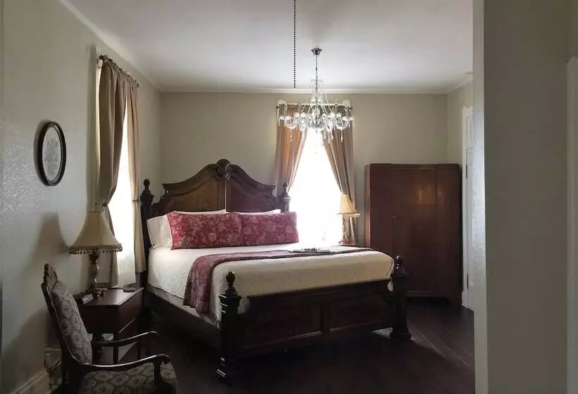 ペンション Elmwood House