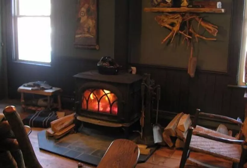 Majatalo Roostercomb Inn