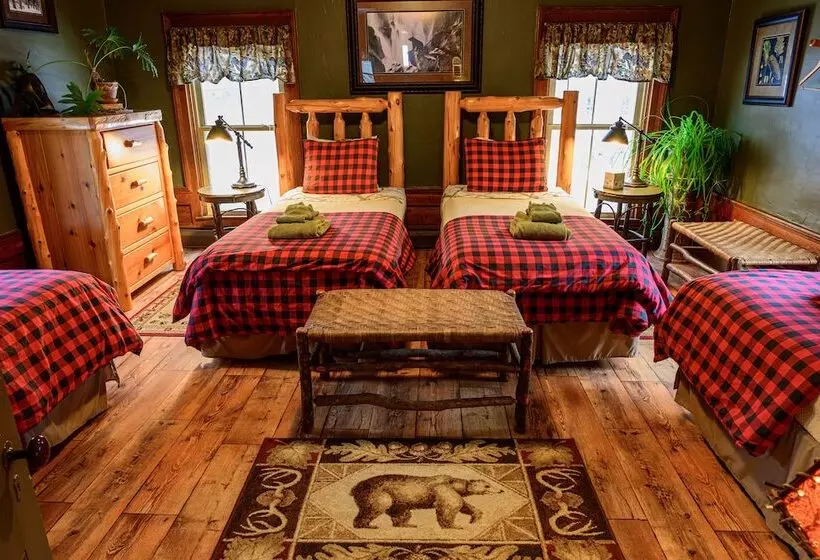 Majatalo Roostercomb Inn