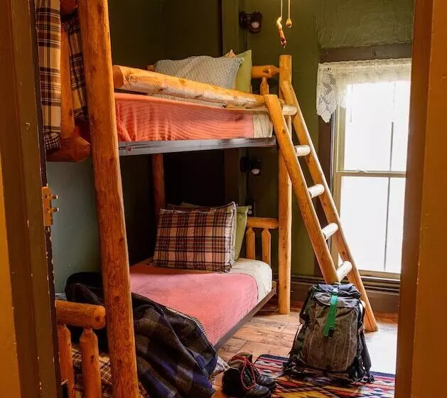 Majatalo Roostercomb Inn