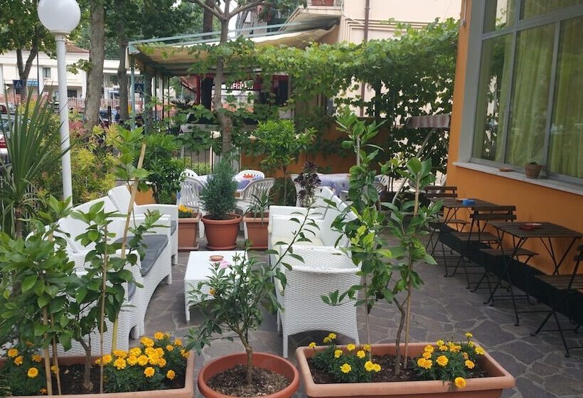 پانسیون Villa Lorena