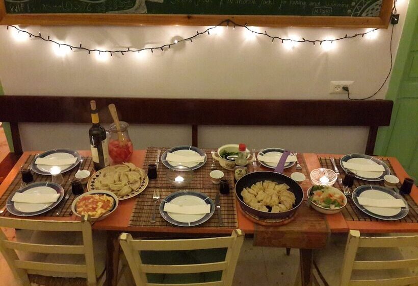 Simsim Guesthouse   Hostel