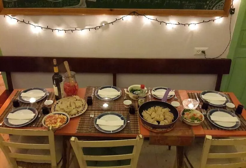 Simsim Guesthouse   Hostel
