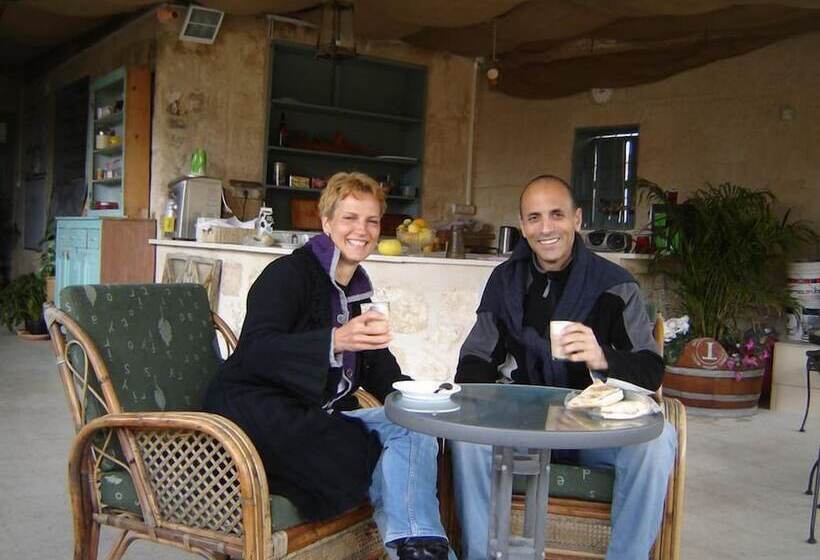 Simsim Guesthouse   Hostel