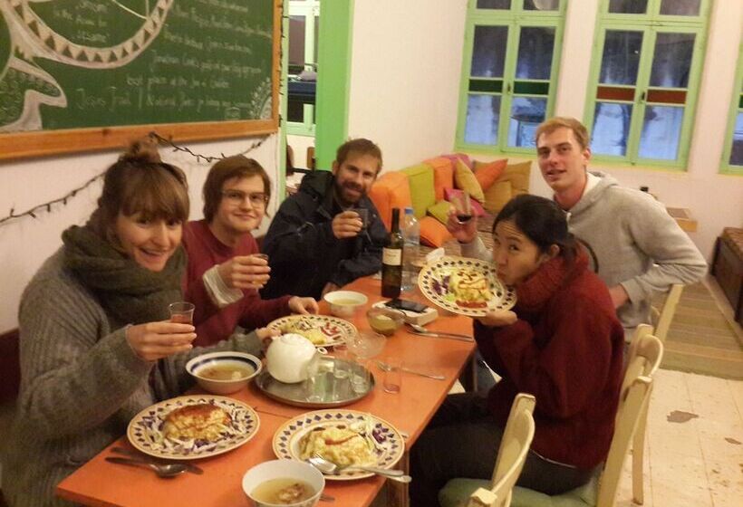 Simsim Guesthouse   Hostel