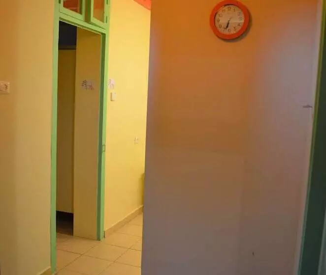 Simsim Guesthouse   Hostel