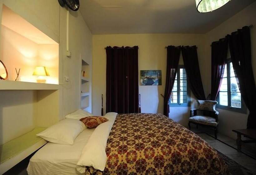 Simsim Guesthouse   Hostel