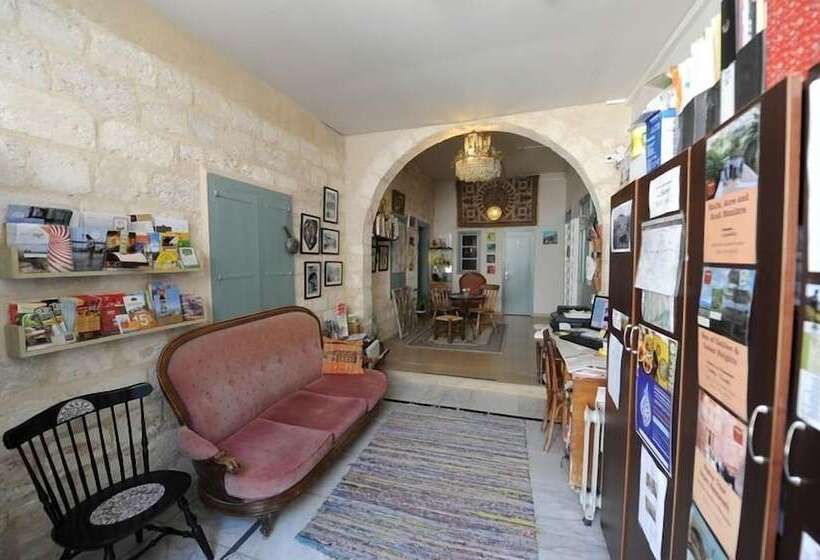 Simsim Guesthouse   Hostel