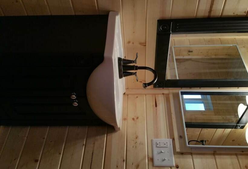 The Lodge At Van Hook