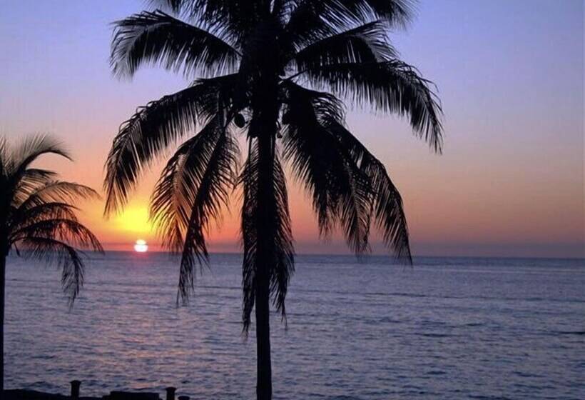 Condumel Condominiums