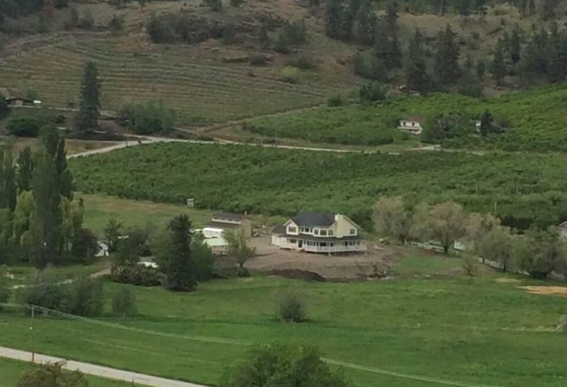 Harvelle House Bed & Breakfast