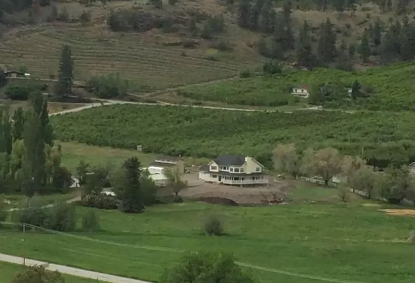 Harvelle House Bed & Breakfast