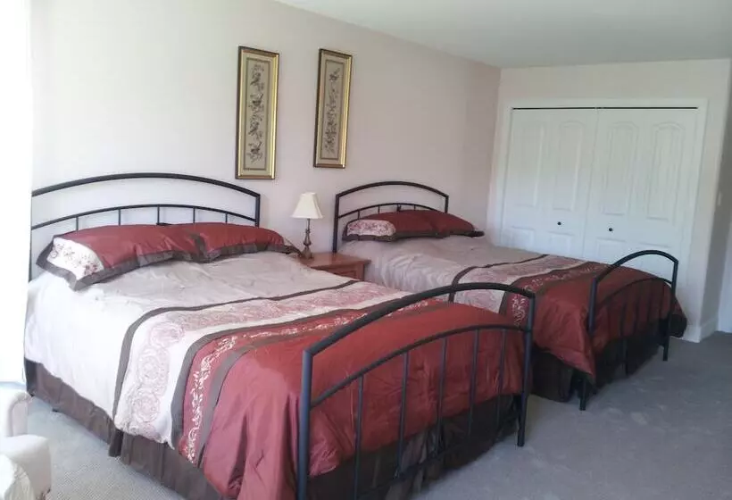 Harvelle House Bed & Breakfast