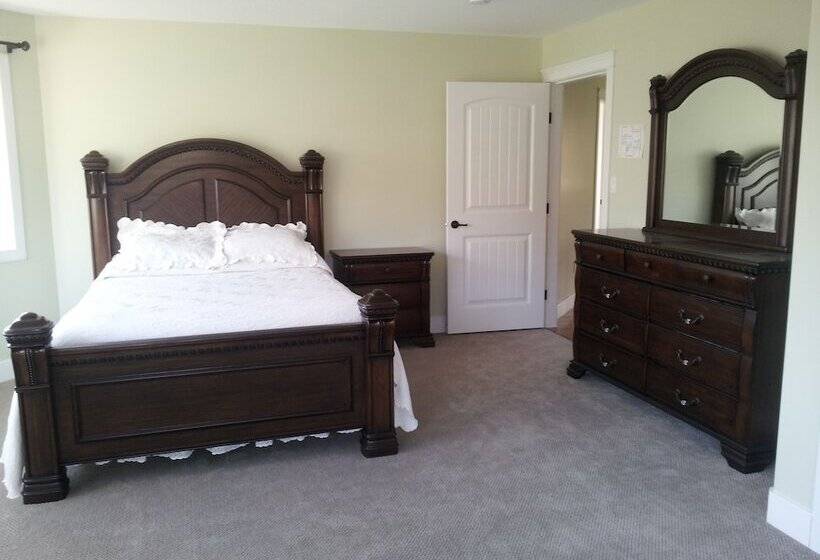 Harvelle House Bed & Breakfast