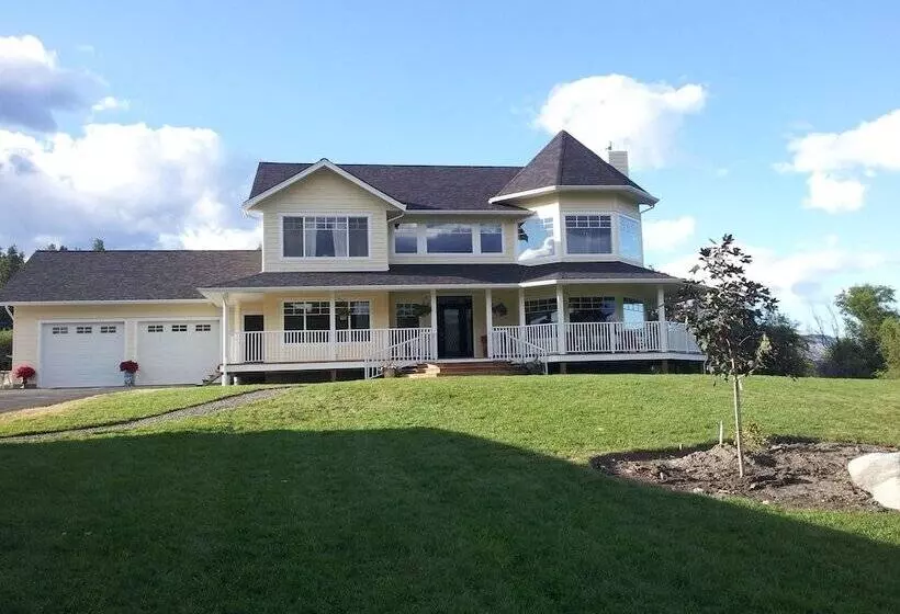 Harvelle House Bed & Breakfast