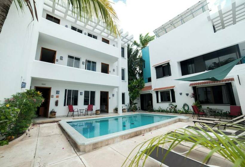 مسافرخانه Villas Deja Blue & Restaurant