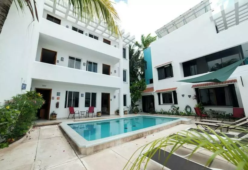 مسافرخانه Villas Deja Blue & Restaurant
