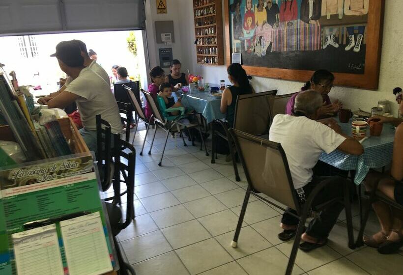 مسافرخانه Villas Deja Blue & Restaurant