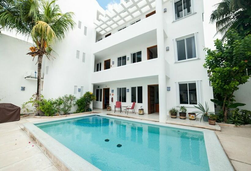 مسافرخانه Villas Deja Blue & Restaurant