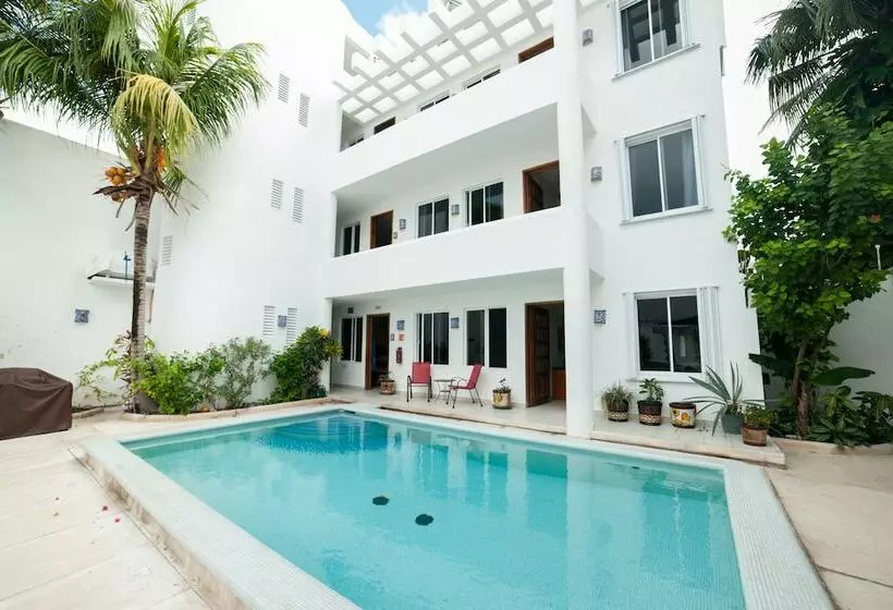 مسافرخانه Villas Deja Blue & Restaurant