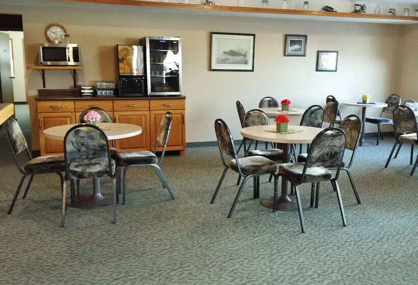 ホテル Woodland Inn Meadow Lake