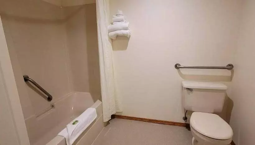 ホテル Woodland Inn Meadow Lake