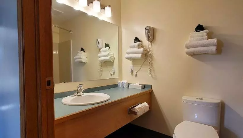 ホテル Woodland Inn Meadow Lake