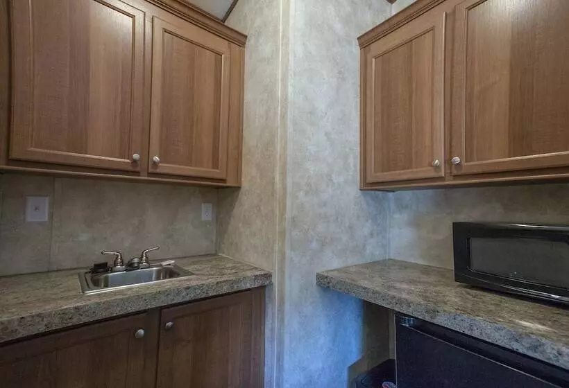 Motelli Cuero Oilfield Housing