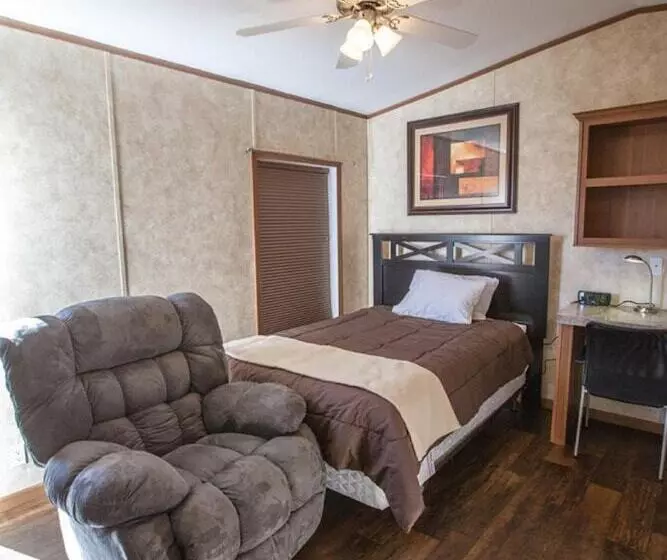 Motelli Cuero Oilfield Housing