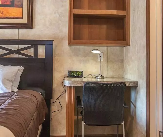 Motelli Cuero Oilfield Housing